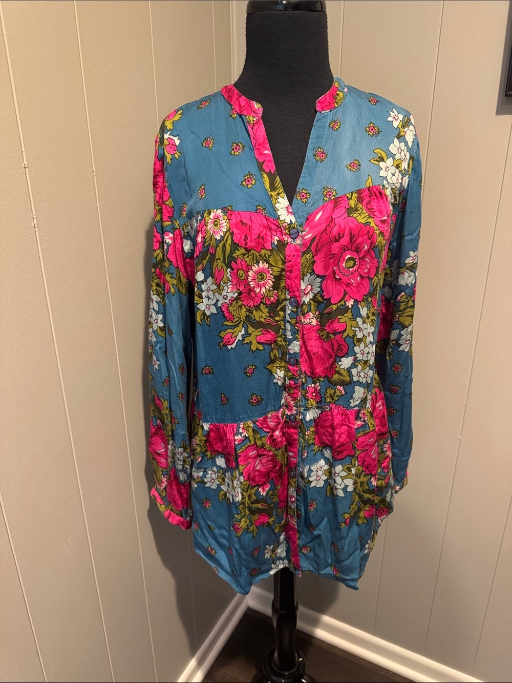 J. Peterman turquoise flowy tiered ruffle boho floral button front top. Size 8